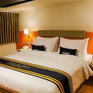 Executive Double or Twin Suite